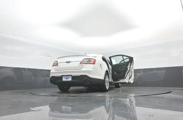 Used 2018 White Platinum Clearcoat Metallic Ford Limited image 46