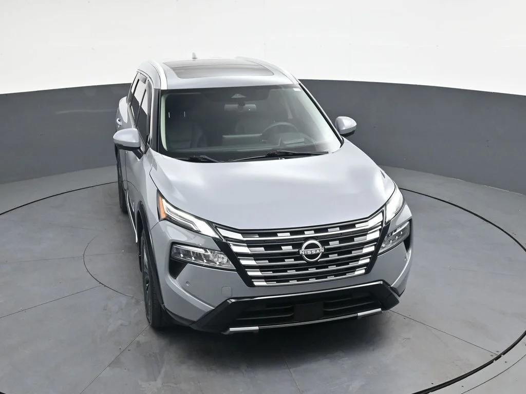 Used 2024 Gray Nissan Platinum image 32