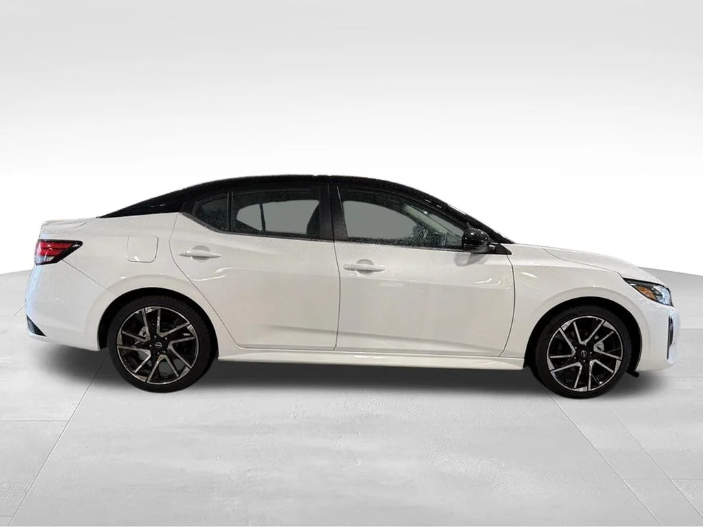 Used 2025 White Nissan SR image 29