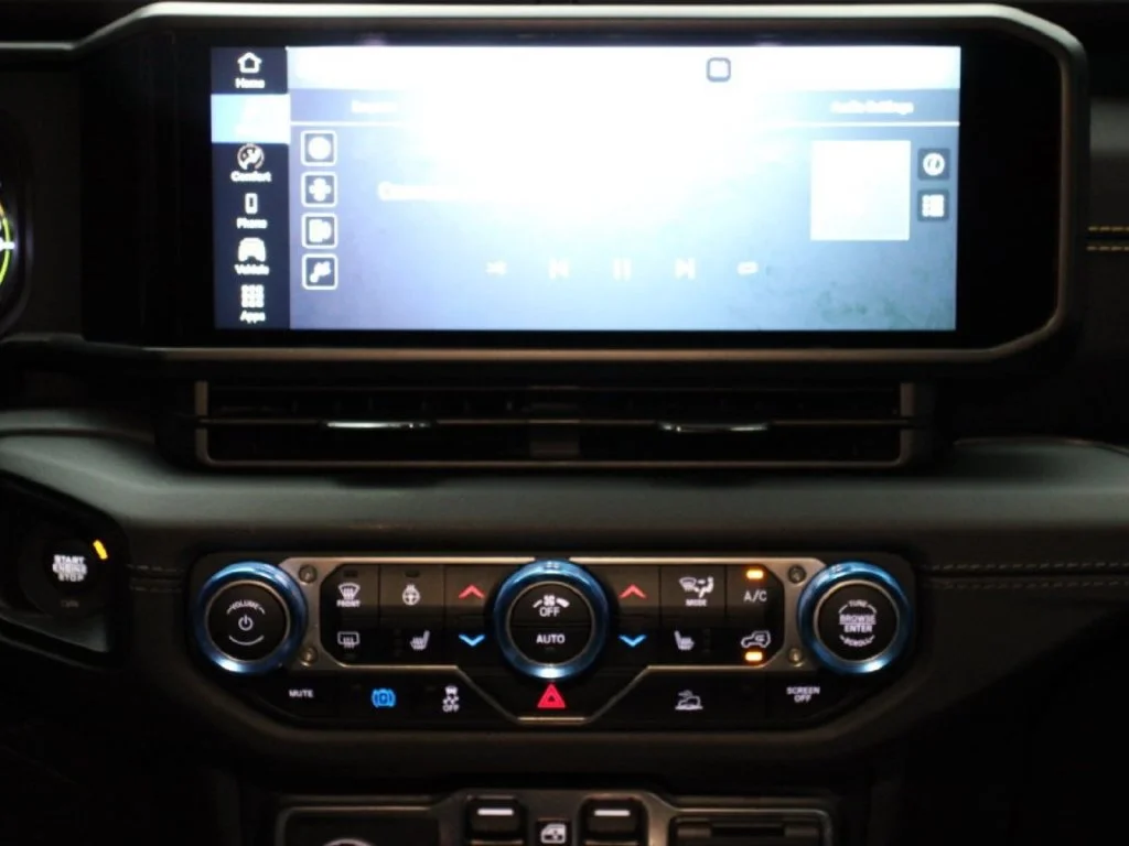 Used 2024 Earl Clearcoat Jeep Sahara 4xe image 17
