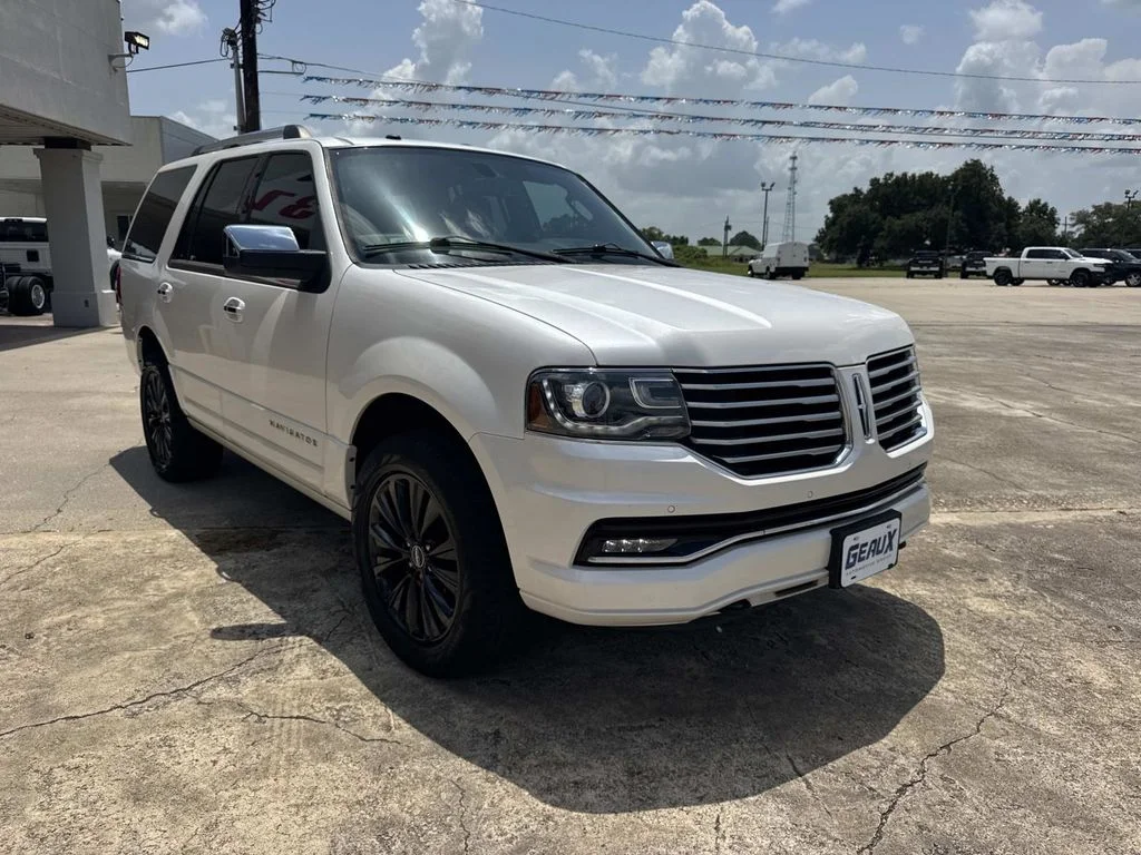 Used 2017 White Lincoln Select image 8