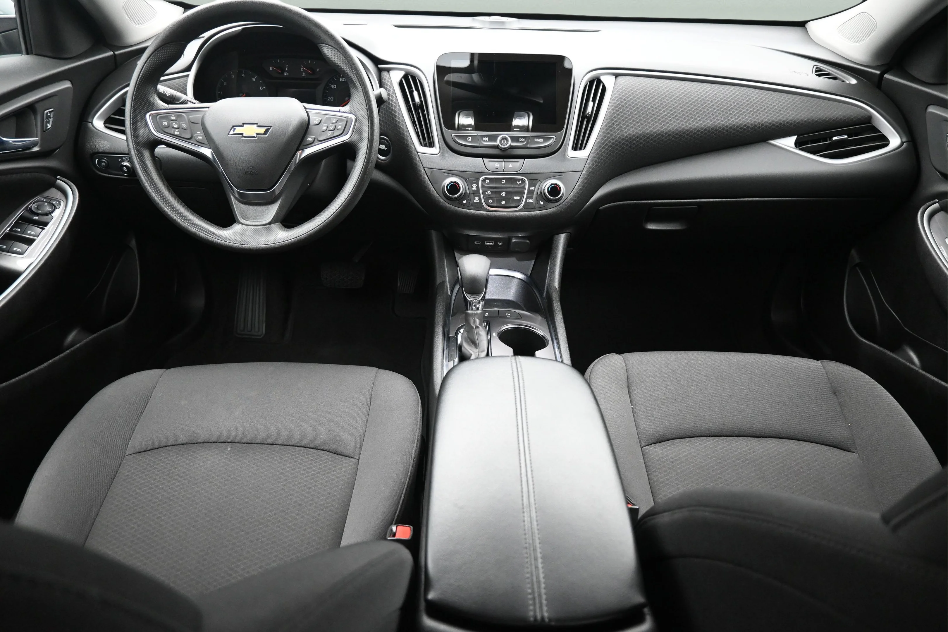 Used 2025 Sterling Gray Metallic Chevrolet LT image 9