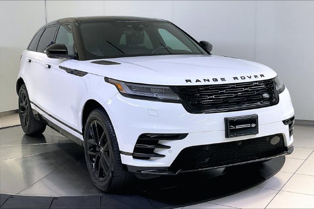 Used 2025 White Land Rover Dynamic SE image 15