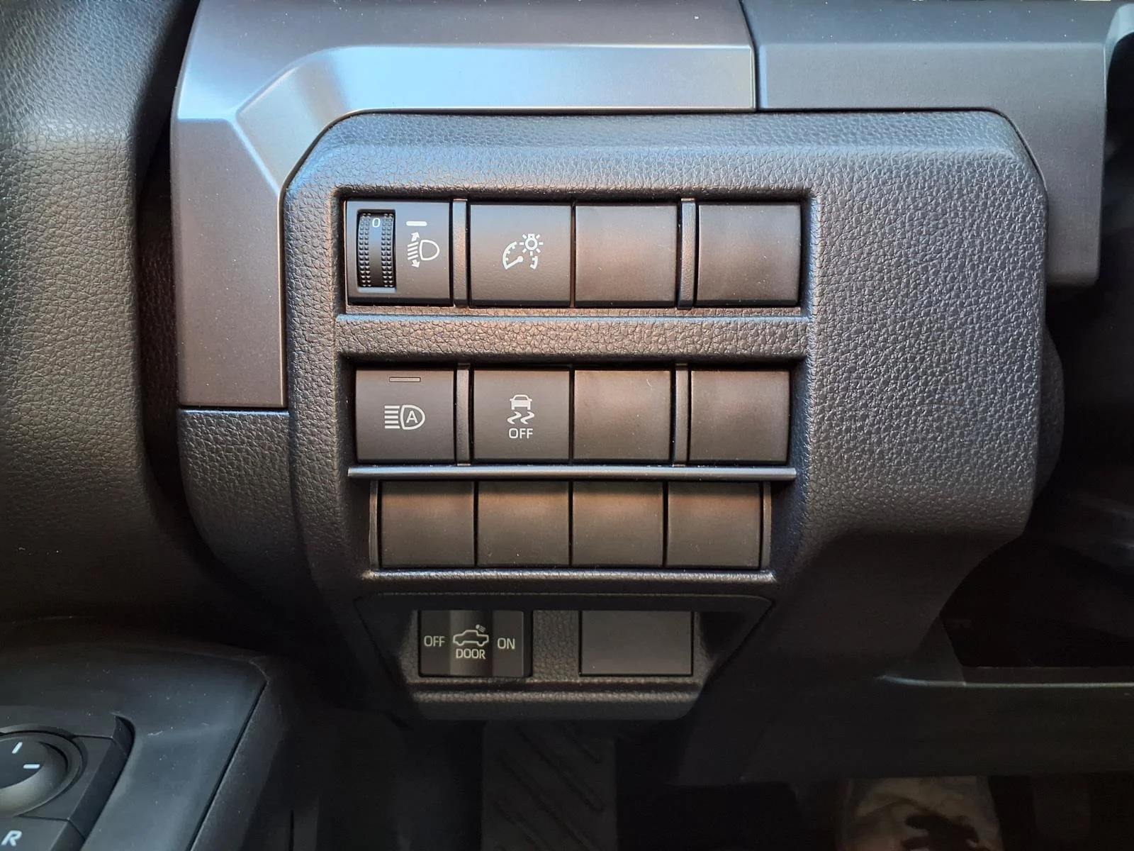 2026 Toyota Tacoma SR5 - Photo 10