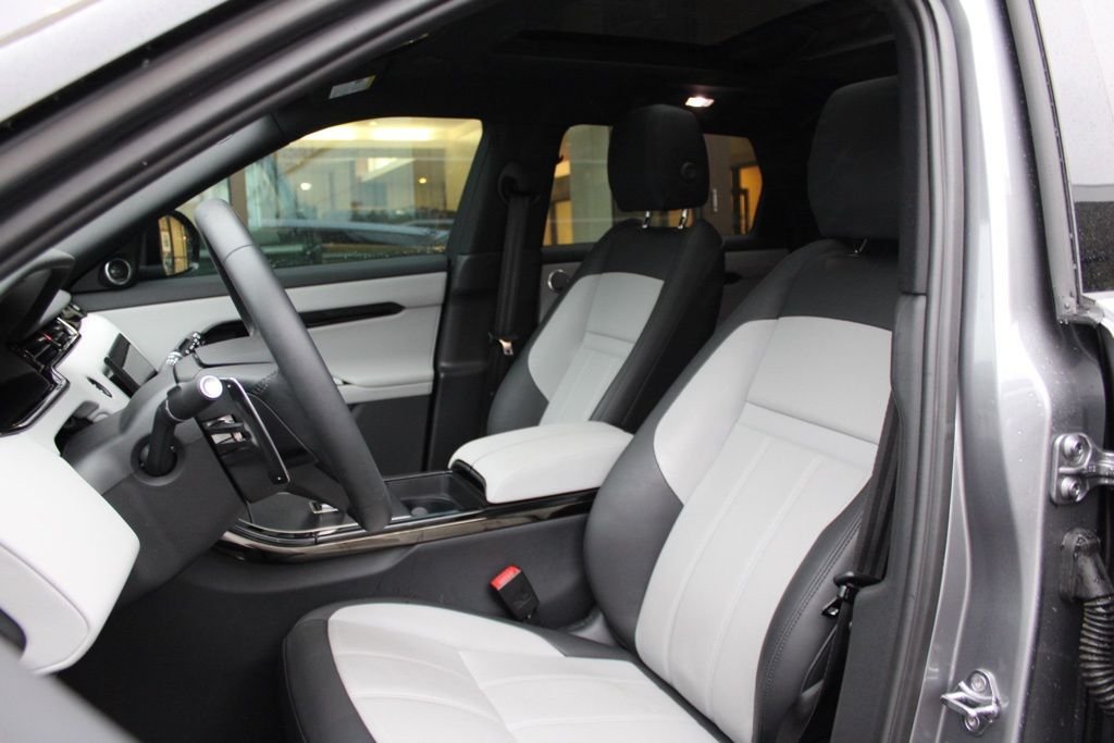 Used 2026  Land Rover Dynamic image 6