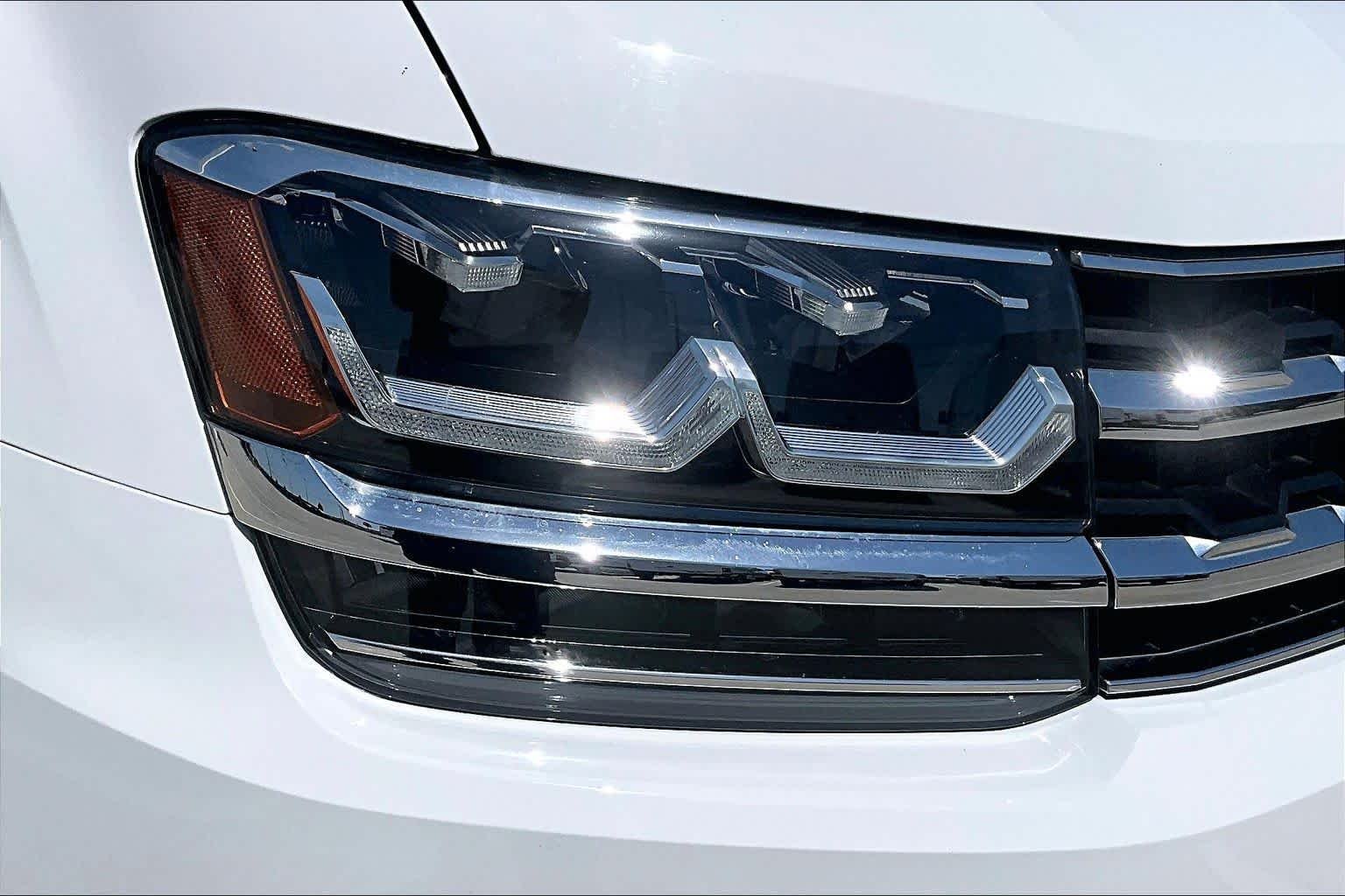 Used 2019 Pure White Volkswagen 3.6L V6 SEL image 26
