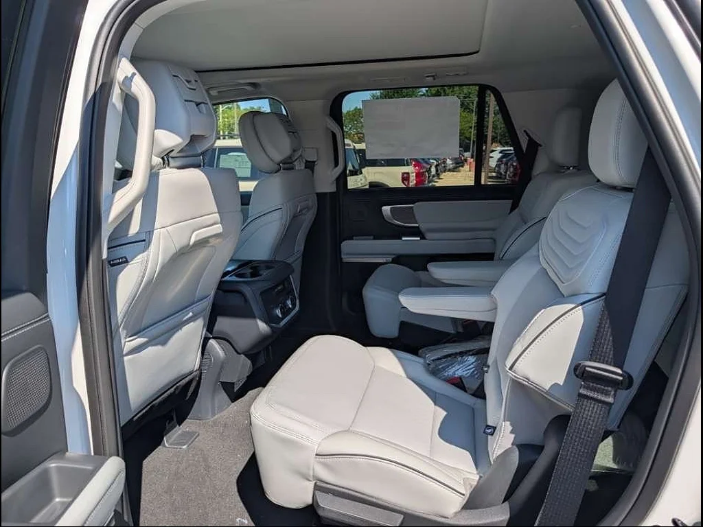 New 2026 Star White Metallic Tri-Coat Ford Platinum image 6