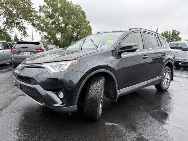 Used 2017 Black Sand Pearl Toyota XLE image 6