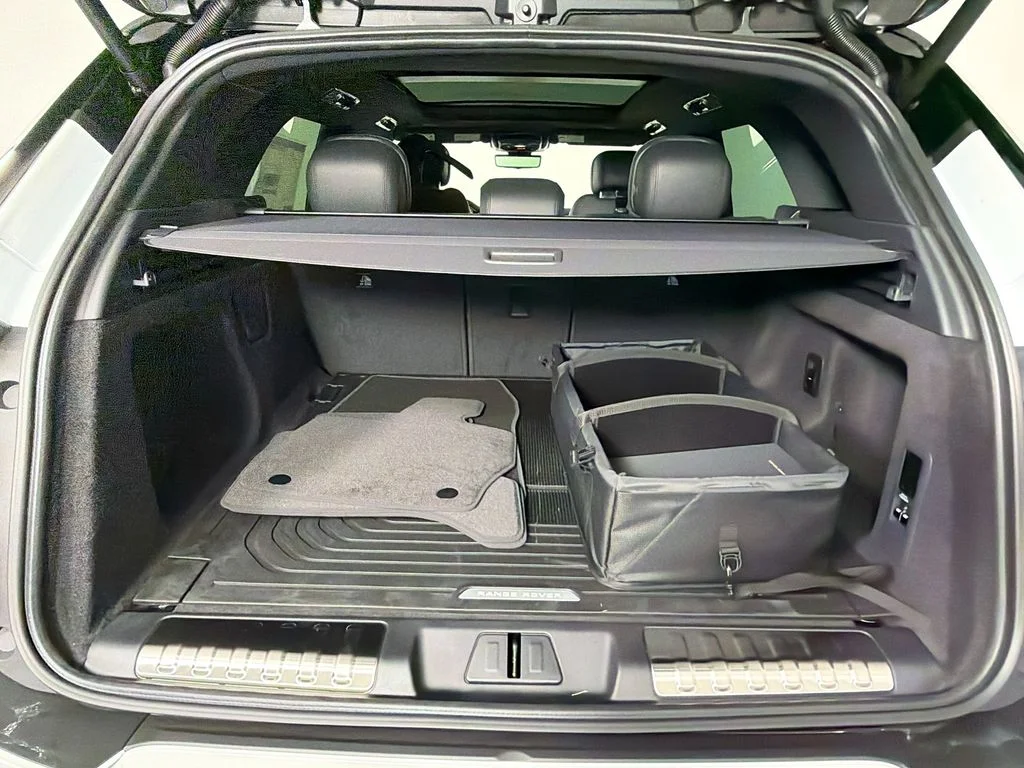 New 2026 Fuji White Land Rover Dynamic SE image 28