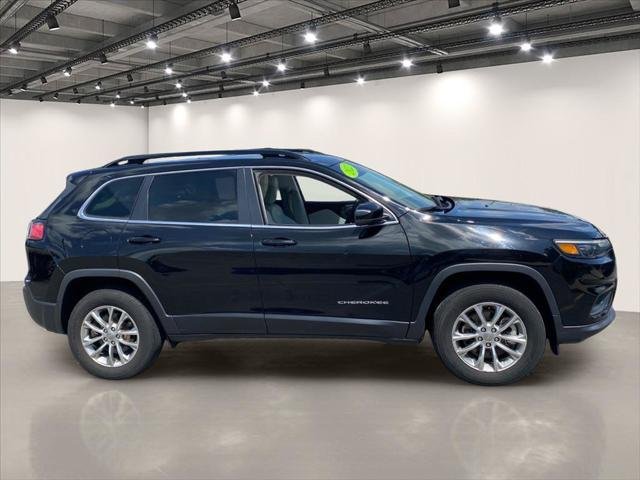 Used 2022 Diamond Black Crystal Pearlcoat Jeep Latitude Lux image 8