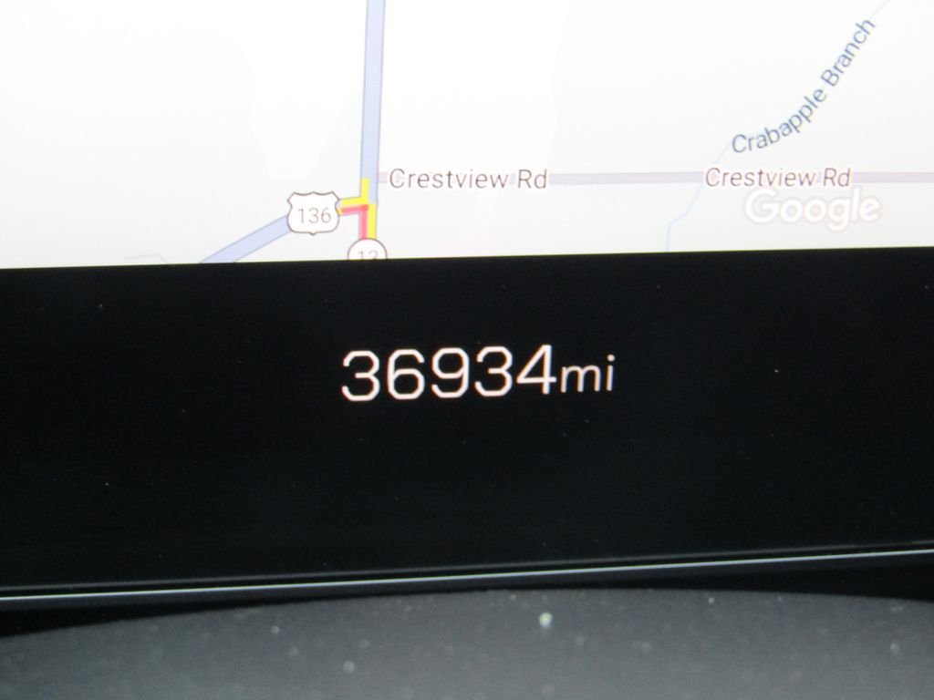 Used 2025 White GMC Elevation image 27