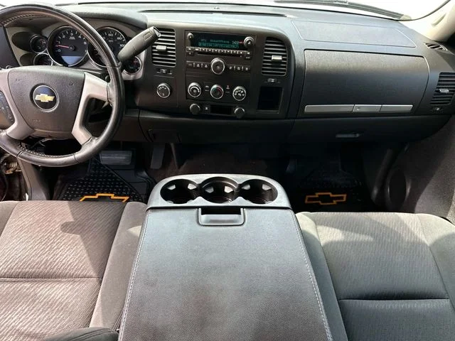 Used 2009 Red Chevrolet LT image 12