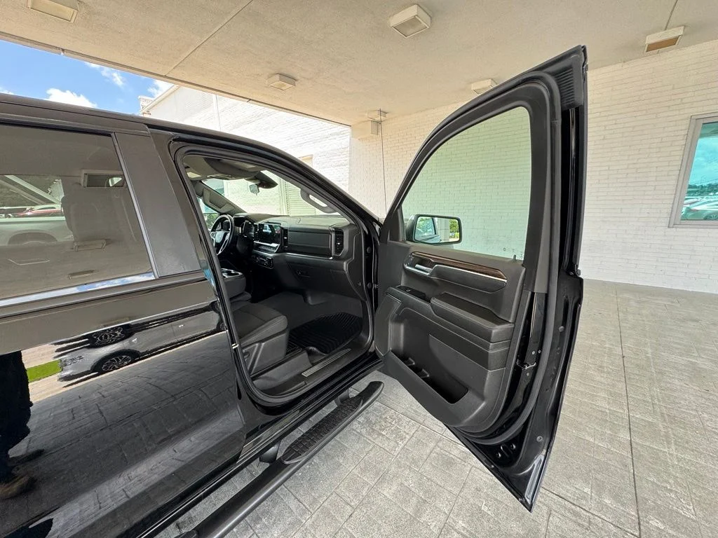 Used 2023 Black Chevrolet LT image 15