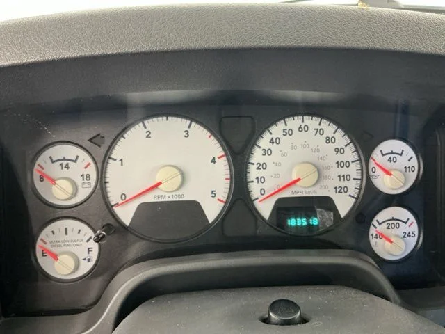Used 2007 White Dodge SLT image 10