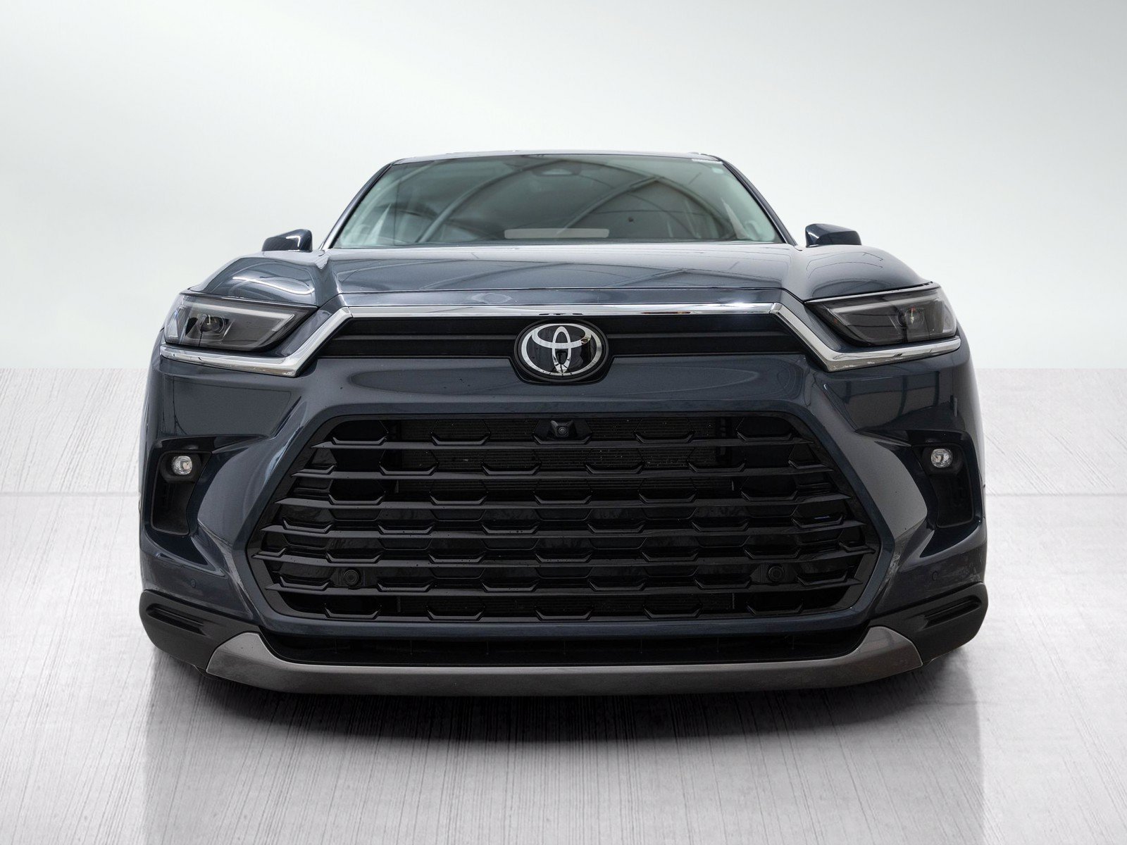 Used 2025 Toyota Grand Highlander Limited with VIN 5TDAAAB52SS073855 for sale in Kansas City