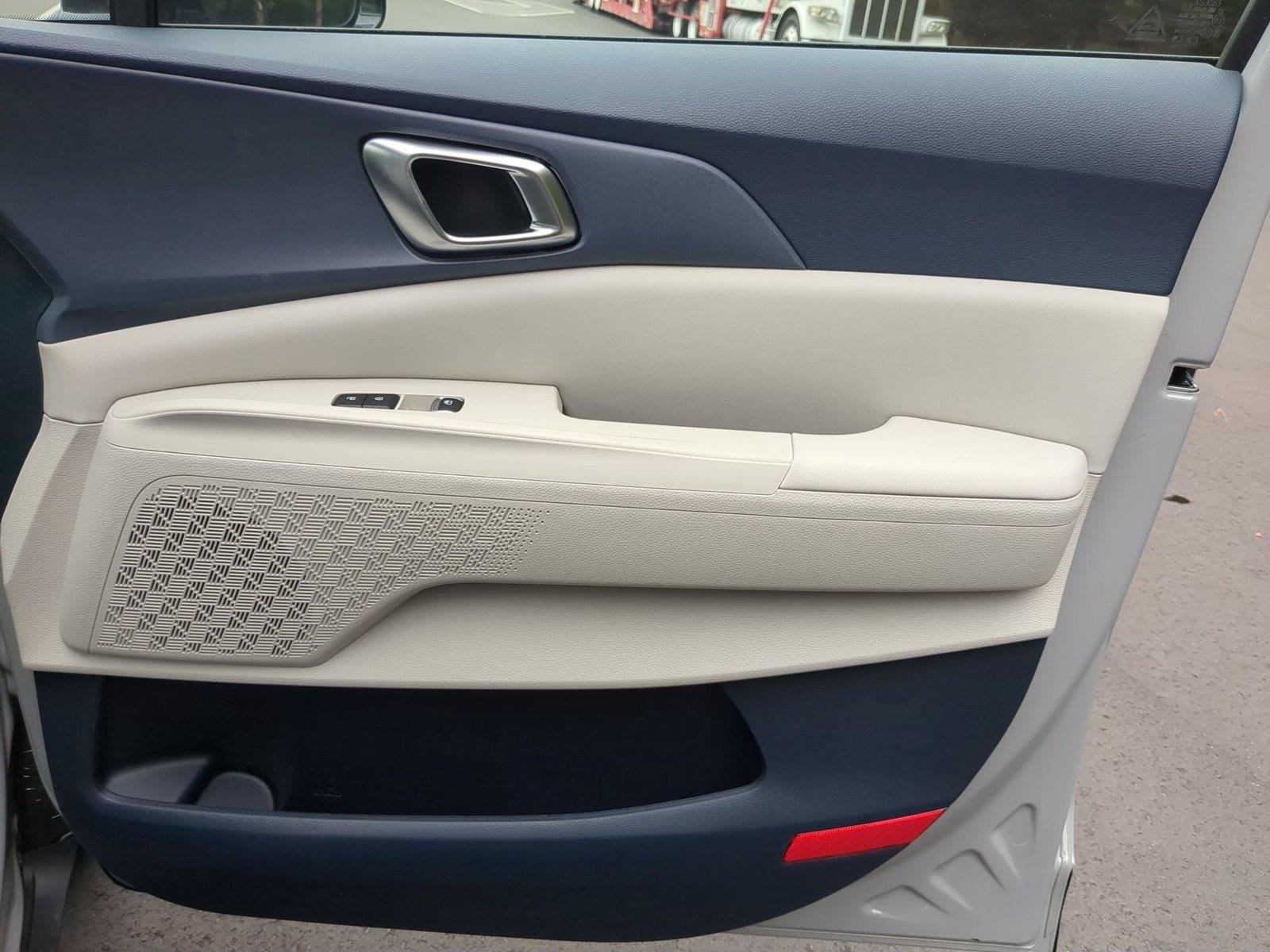 New 2026 Ceramic Silver Kia EX image 37