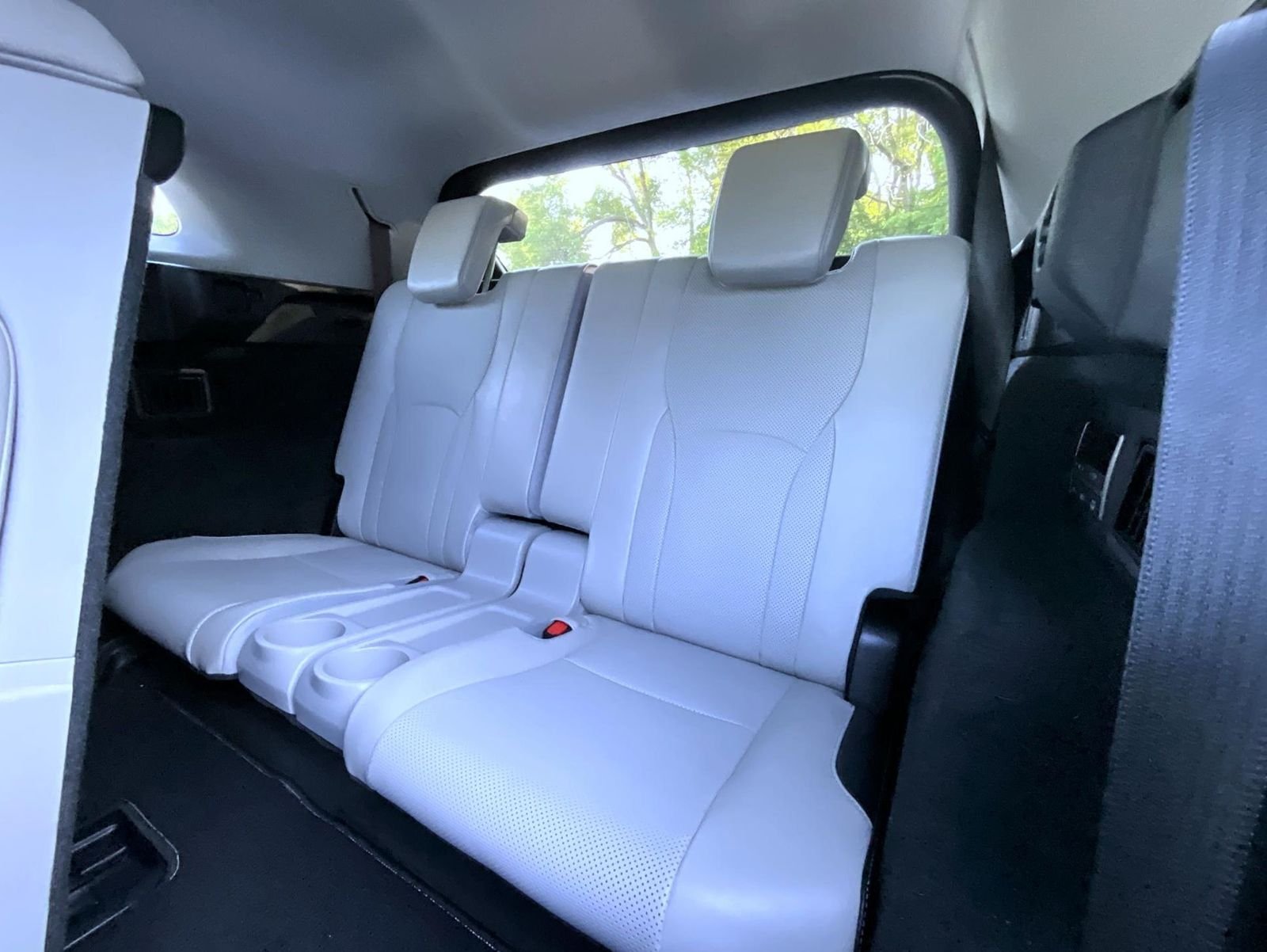 Used 2018 Silver Lexus 350L image 23