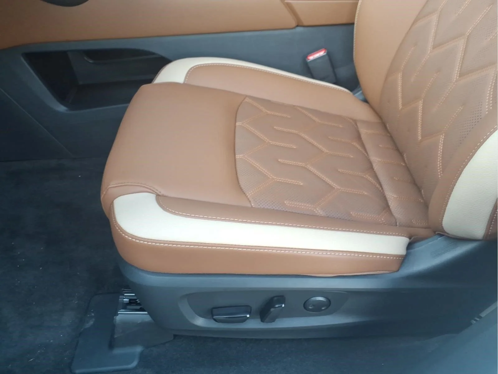 New 2026 Everest White Pearl TriCoat Nissan Platinum image 13