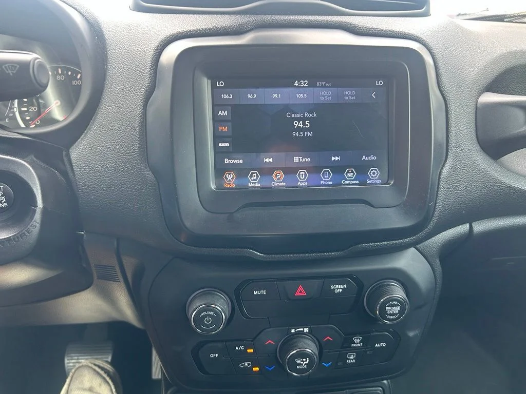Used 2018 Black Jeep Latitude image 13