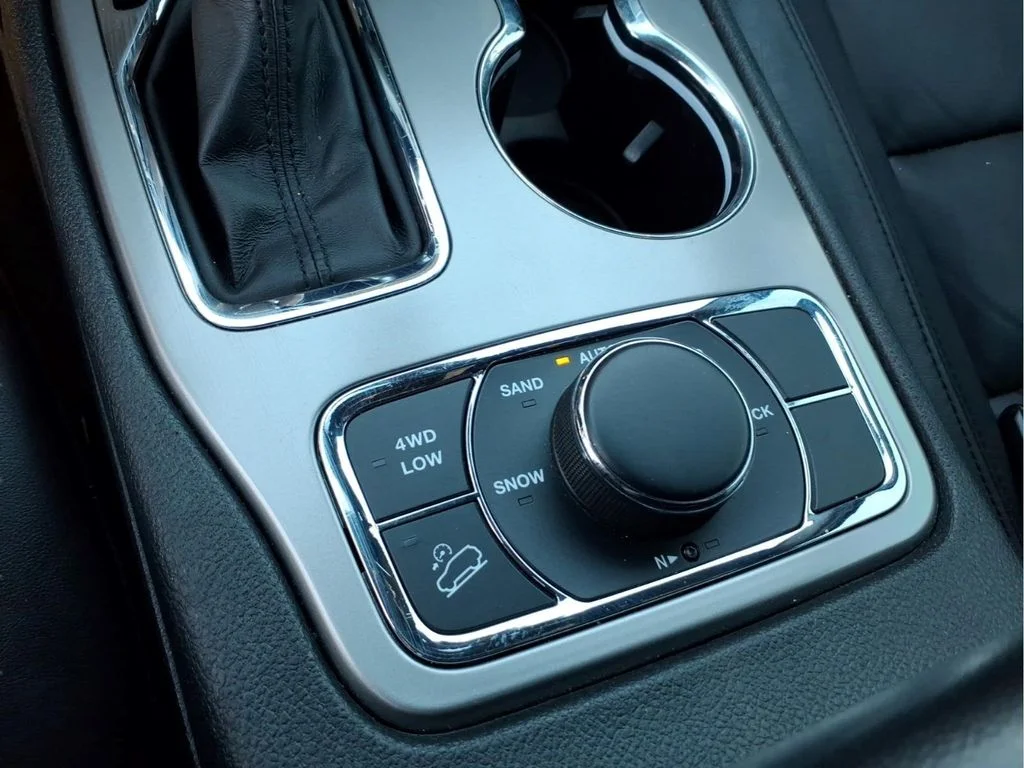 Used 2022 White Jeep Limited image 27