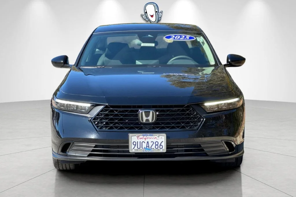 Used 2025 Crystal Black Pearl Honda SE image 10