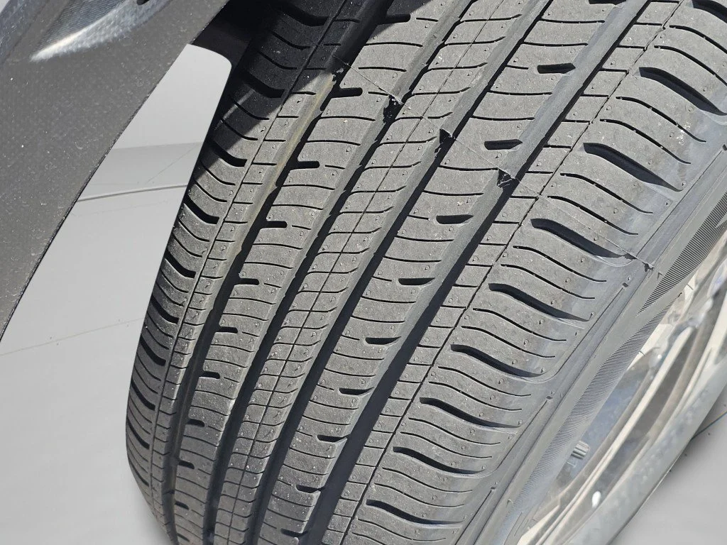 Used 2025 Ice Silver Metallic Subaru Premium image 22