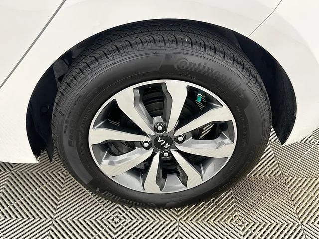 Certified Used 2021 White Kia S image 20