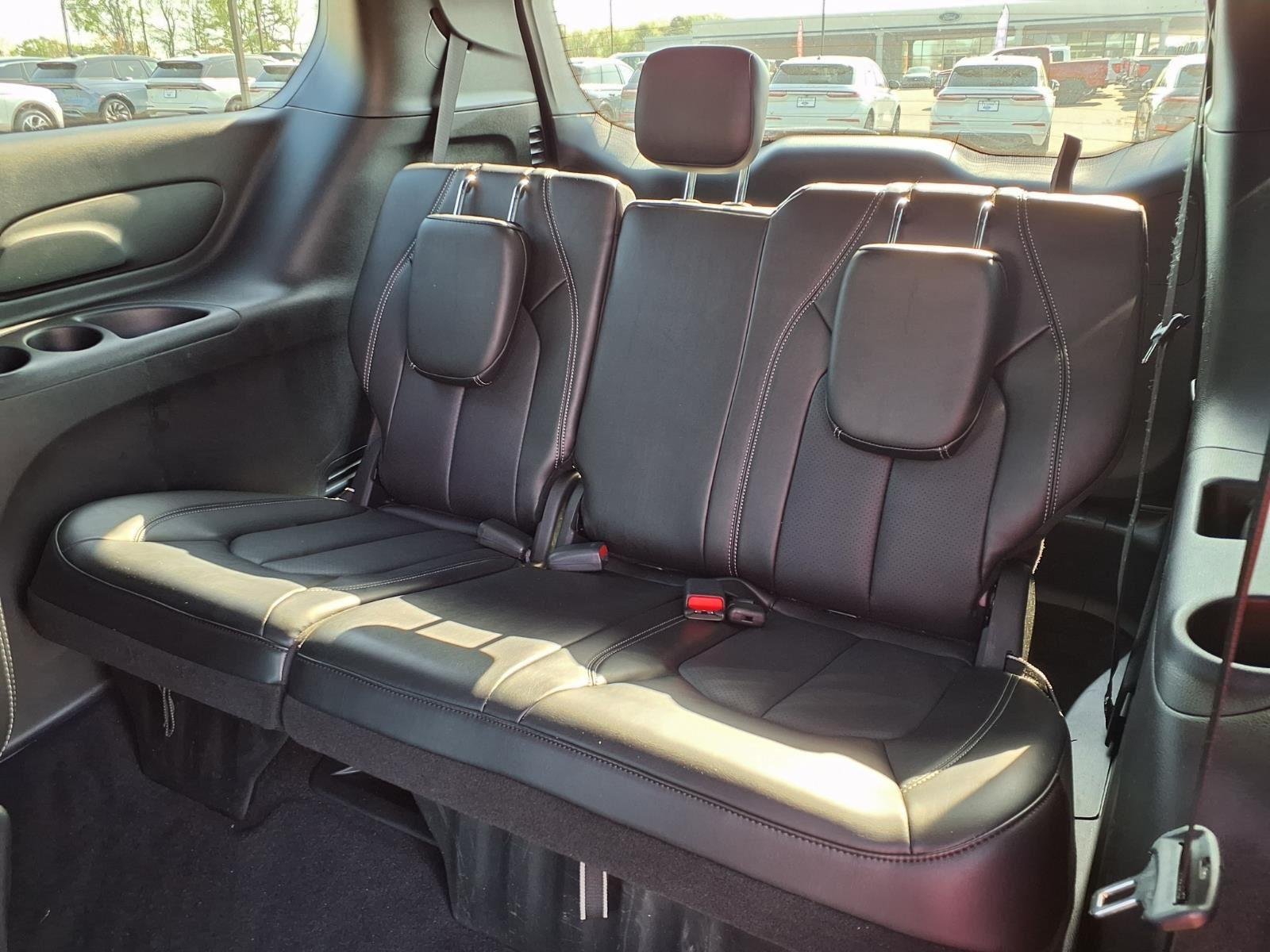 Used 2025 Diamond Black Crystal Pearlcoat Chrysler Select image 20