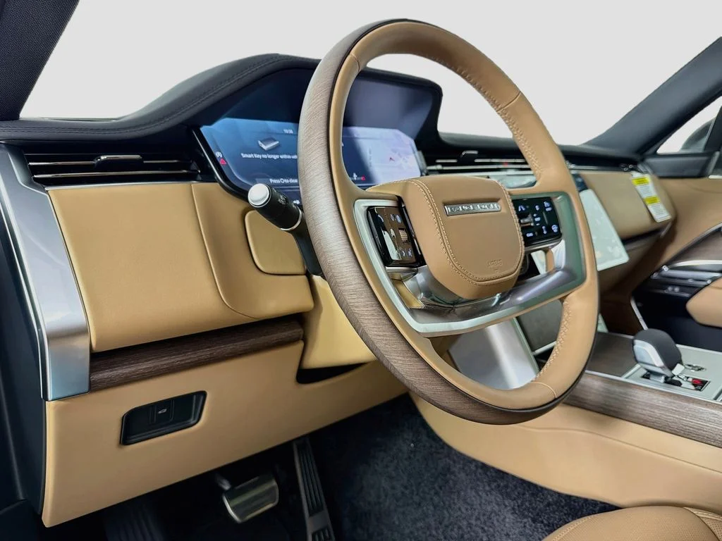 New 2026 Eiger Grey Land Rover SE image 9