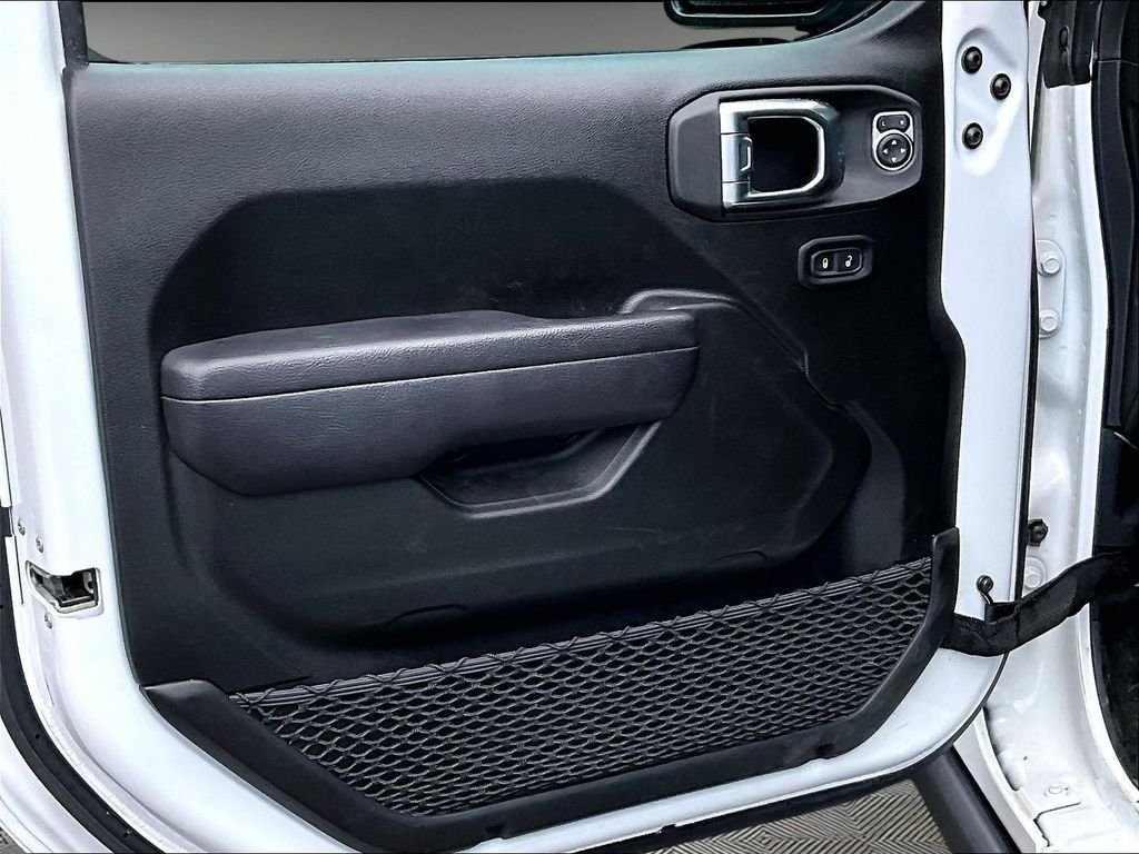 Used 2023 White Jeep Rubicon 4xe image 9