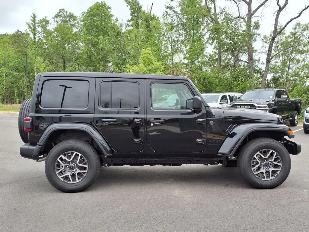 2025 Jeep Wrangler 4-Door Sahara - Photo 20