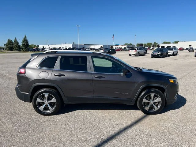 Used 2019 Gray Jeep Limited image 4