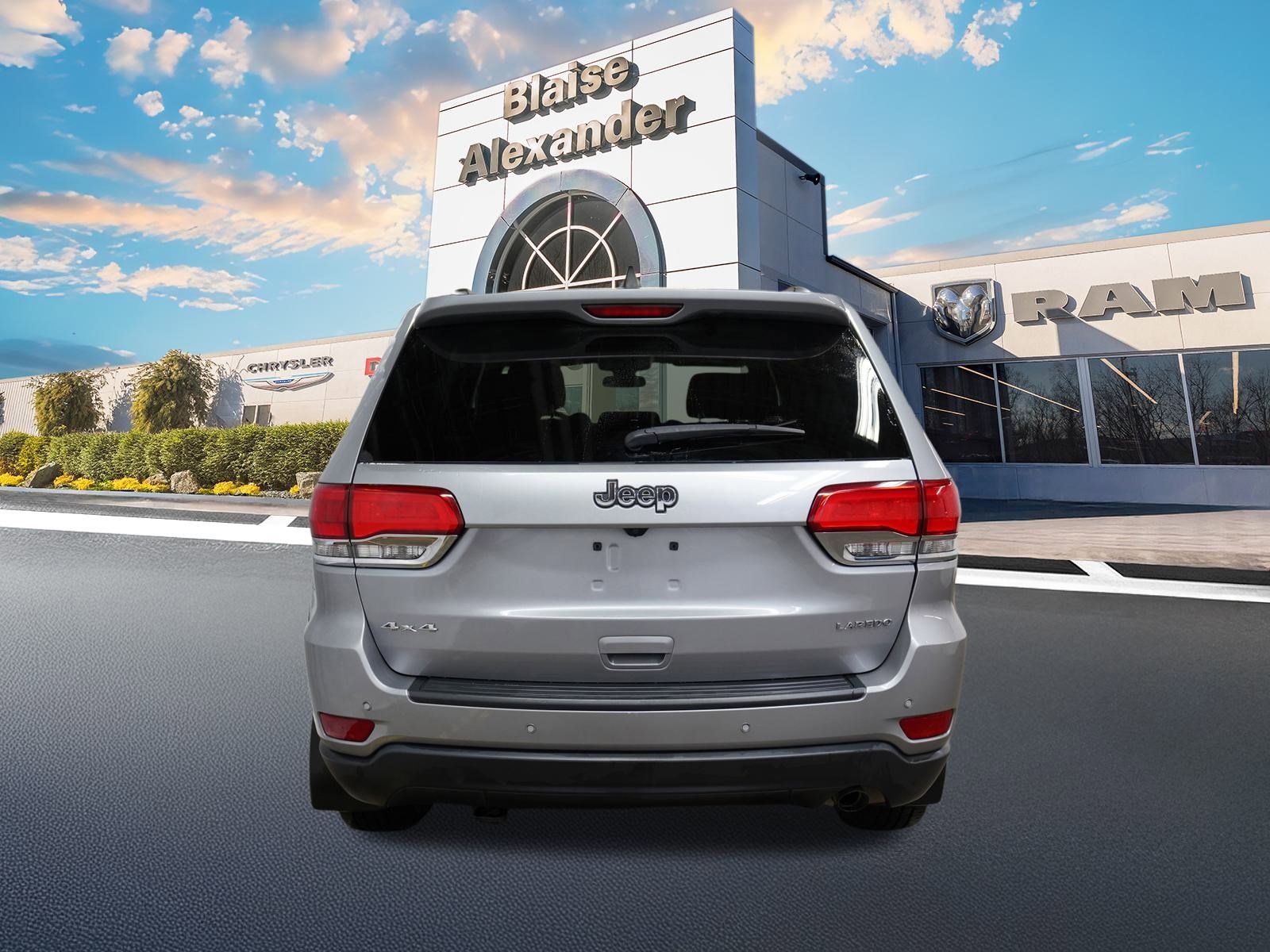 2019 Jeep Grand Cherokee Laredo E photo 3