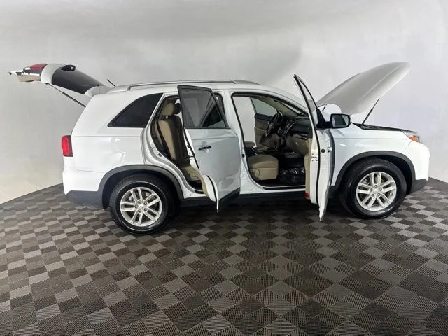 Used 2015 White Kia LX image 13