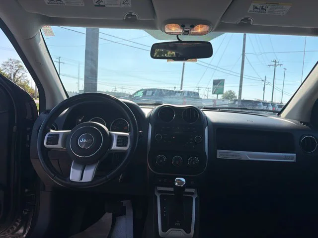 Used 2017 Gray Jeep Latitude image 30
