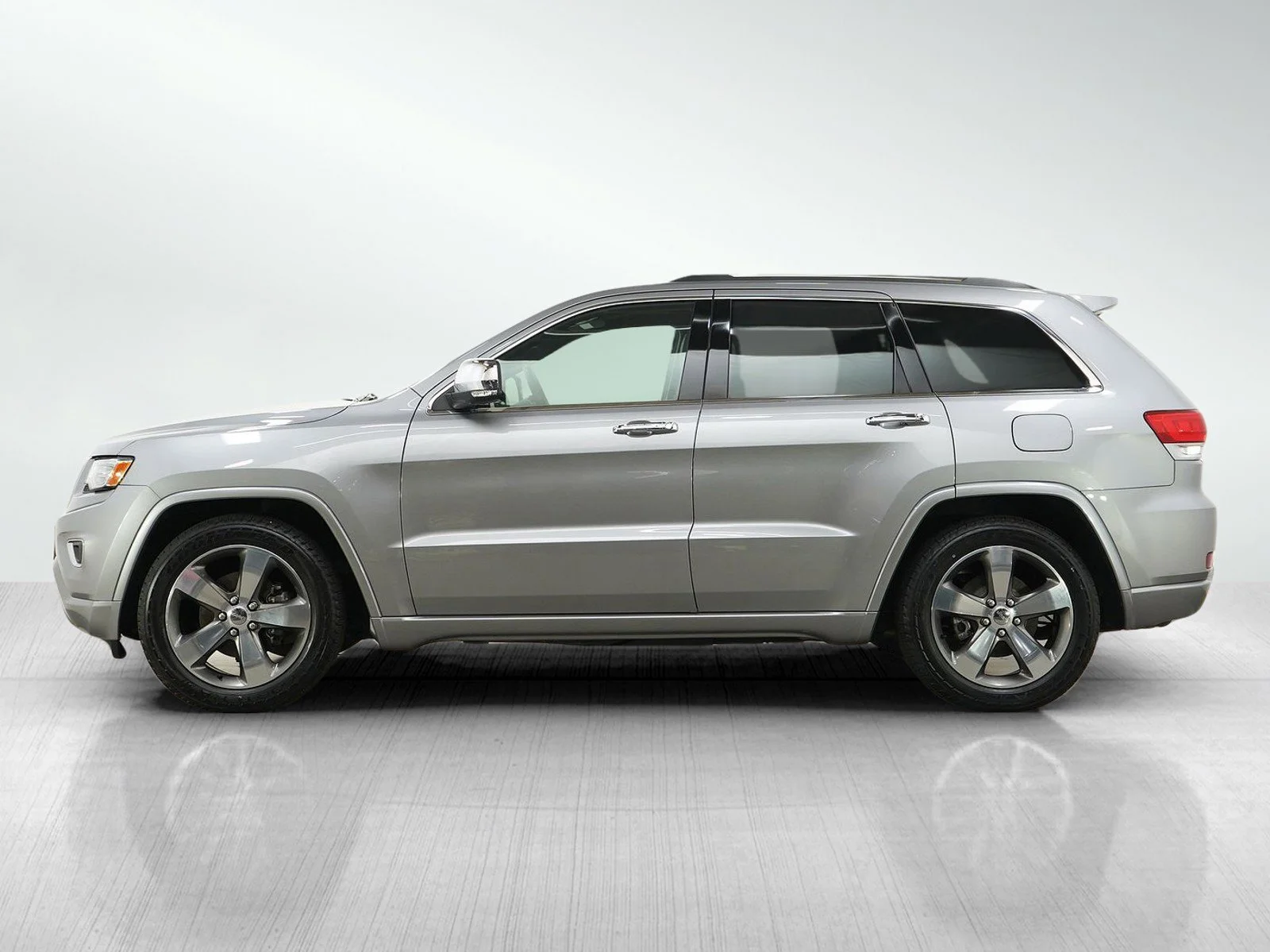 Used 2016 Jeep Grand Cherokee Overland with VIN 1C4RJFCGXGC450313 for sale in Wayzata, Minnesota