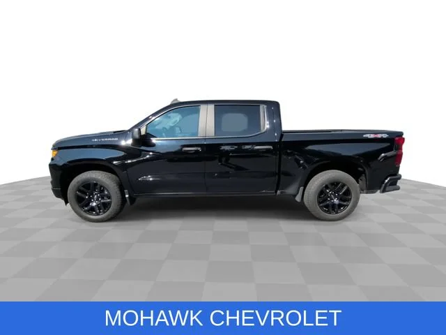 Used 2022 BLACK Chevrolet Custom image 5