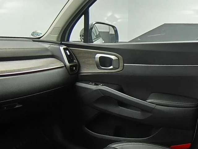 Used 2023 White Kia X-Line S image 40