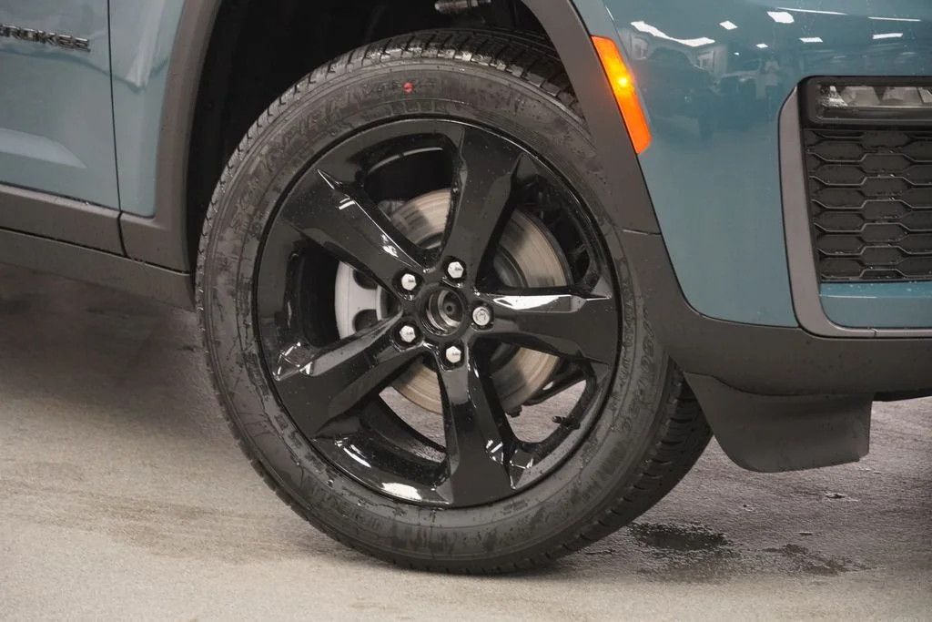 New 2026 Steel Blue Exterior Paint Jeep Limited image 3