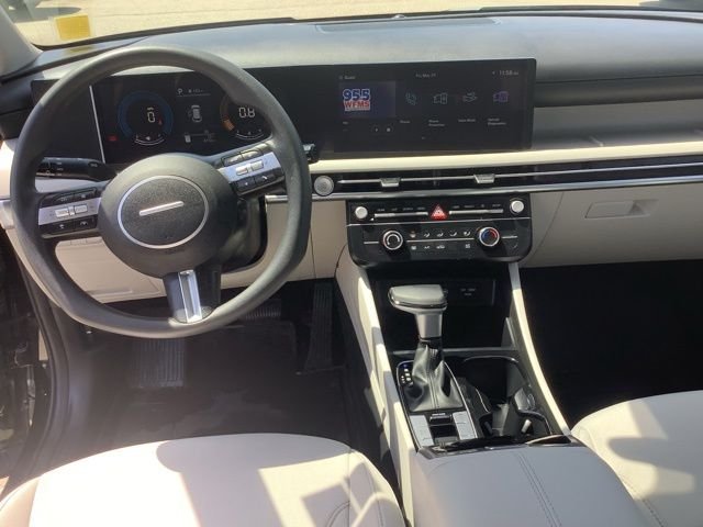 2025 Hyundai Tucson SE - Photo 13