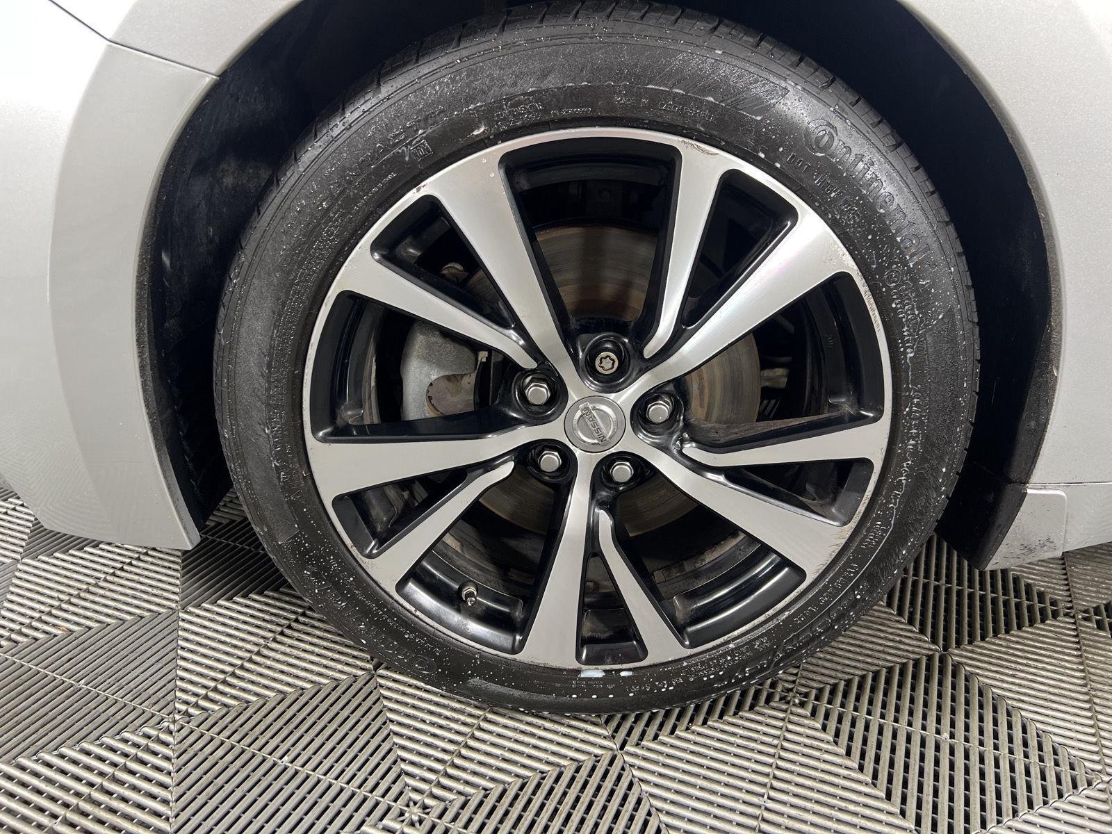 Used 2018 Brilliant Silver Nissan S image 16