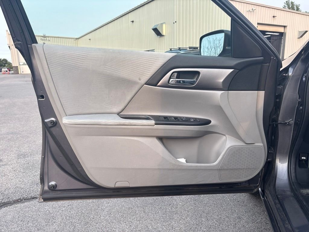 Used 2015 Silver Honda LX image 15
