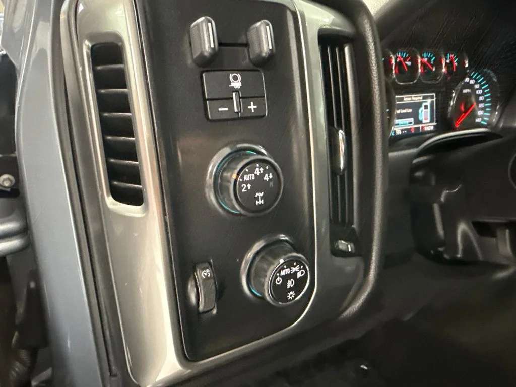 Used 2015 Gray Chevrolet LT image 17