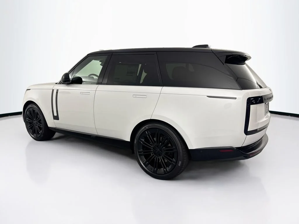 New 2026 Ostuni Pearl White Land Rover Autobiography image 7