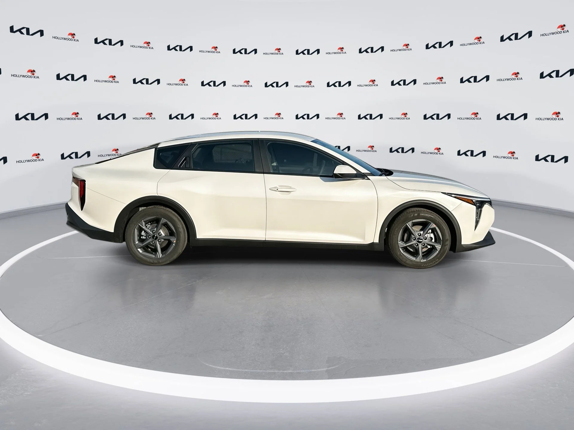 New 2026 Snow White Pearl Kia LXS image 9