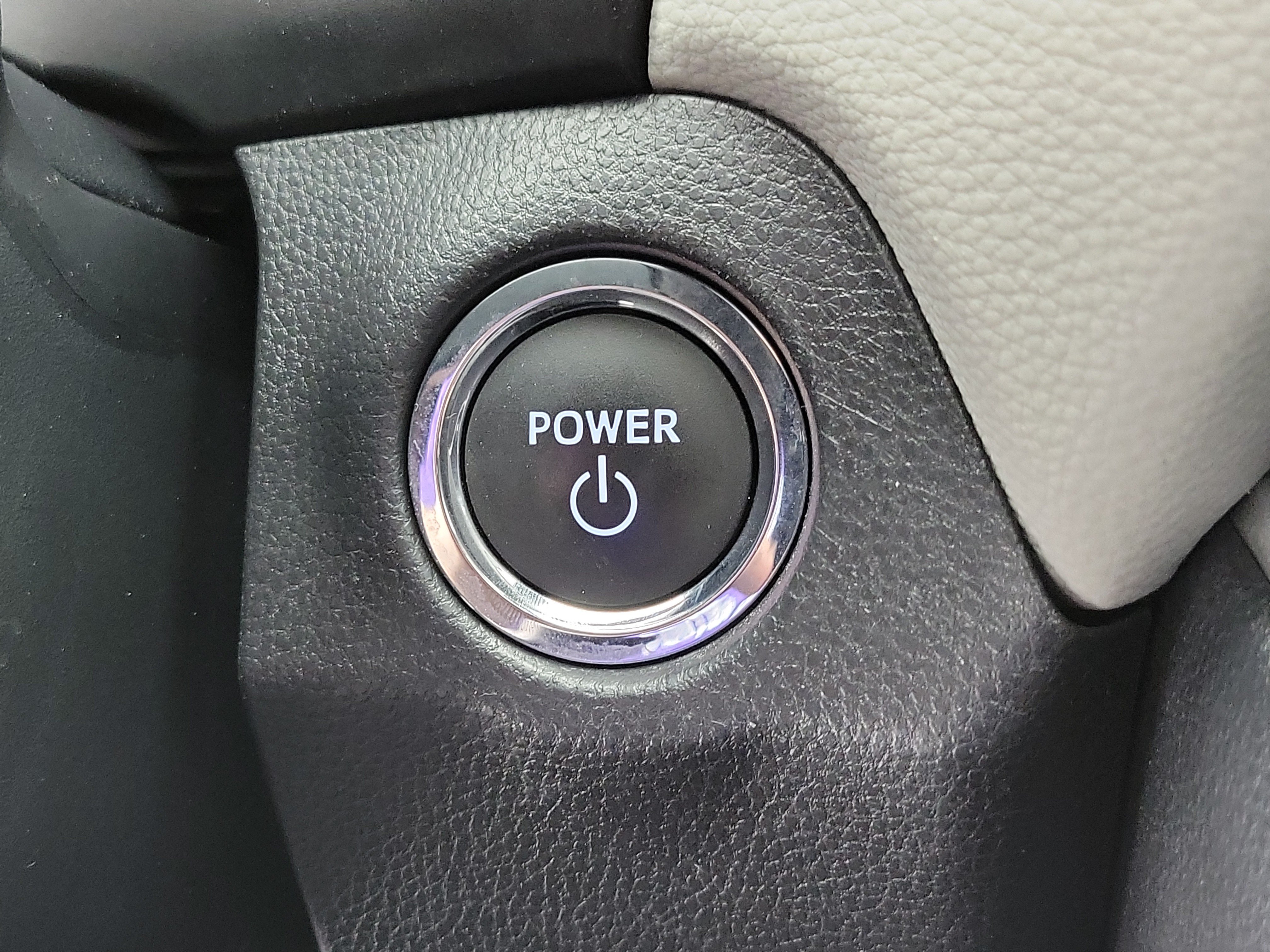 Used 2025 Ruby Flare Pearl Toyota XLE image 33