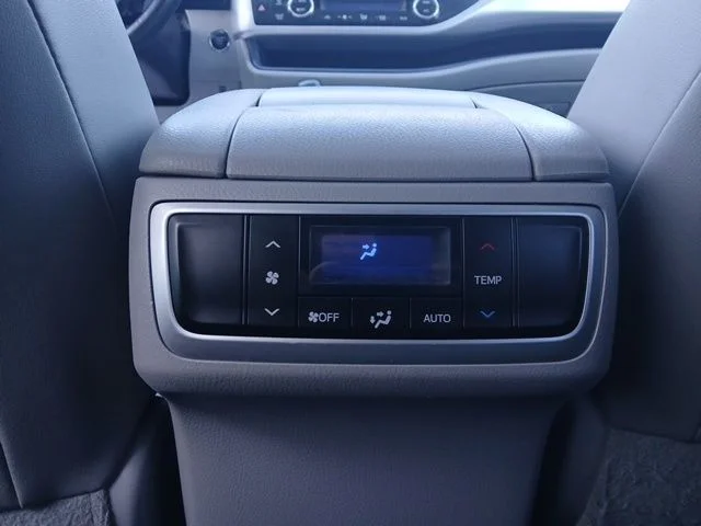 Used 2015 Silver Toyota XLE V6 image 14