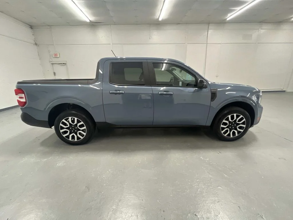 Used 2024 Azure Gray Metallic Tri-Coat Ford Lariat Super Crew AWD 2.0L 1 Owner image 2