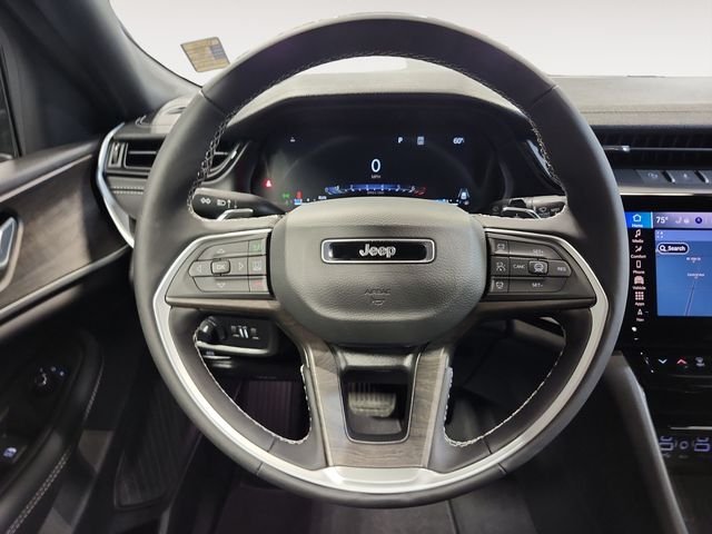 New 2026 Silver Zynith Exterior Paint Jeep Altitude image 12