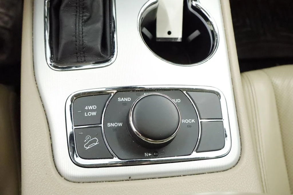 Certified Used 2020 Silver Jeep Limited image 36